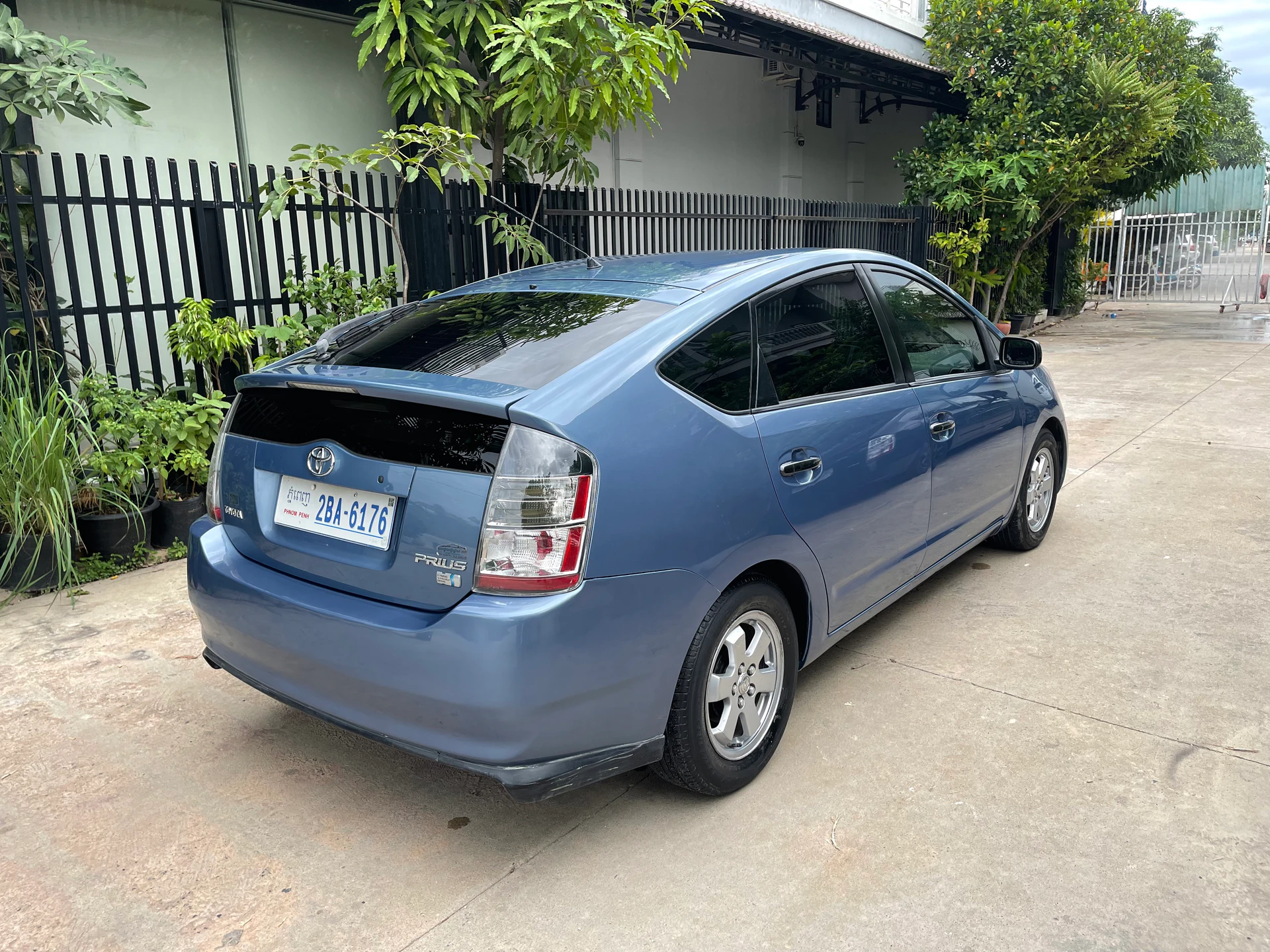 Toyota Pruis 04  រំលោះ1ខែ100ជាង - Image 2